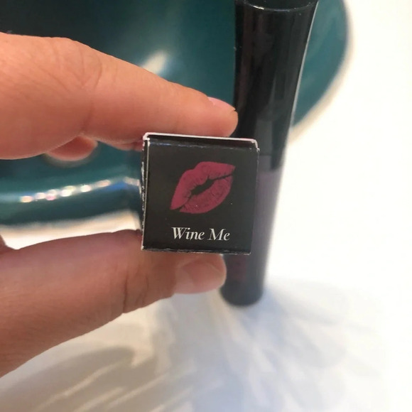 NIB BUXOM WINE ME SHINY LIQUID LIPSTICK - Picture 4 of 5